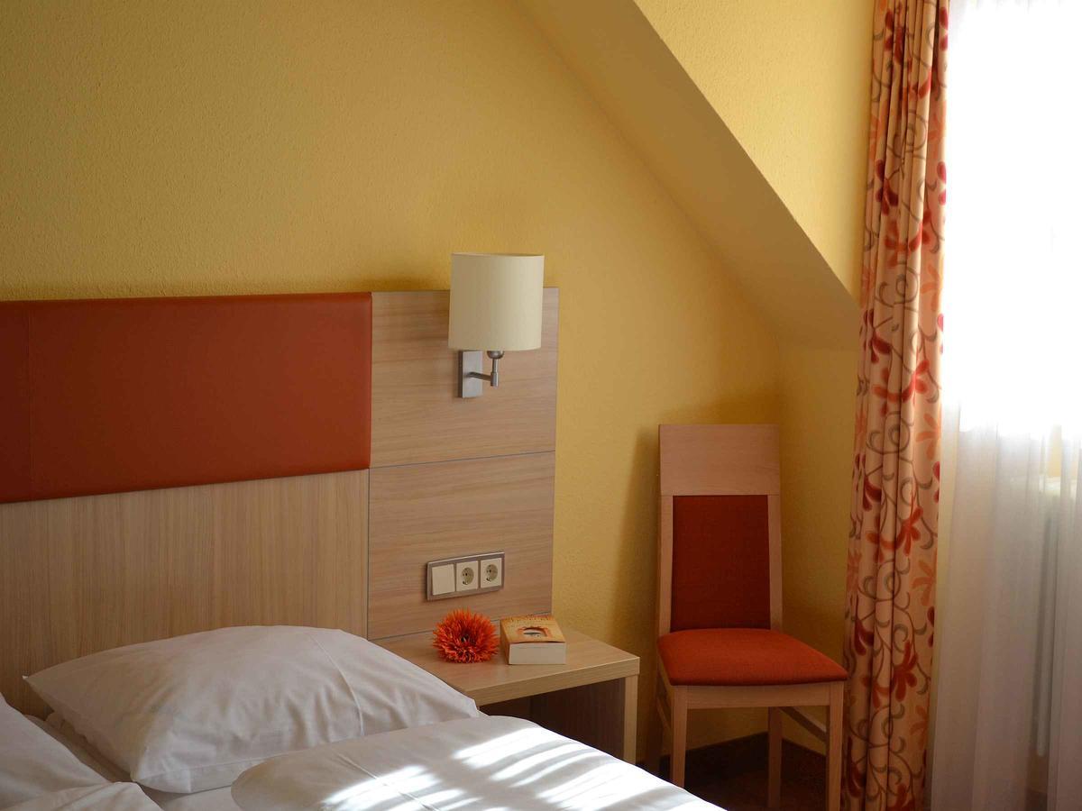 Hotel-Gasthof Rotes Ross Markt Einersheim Экстерьер фото