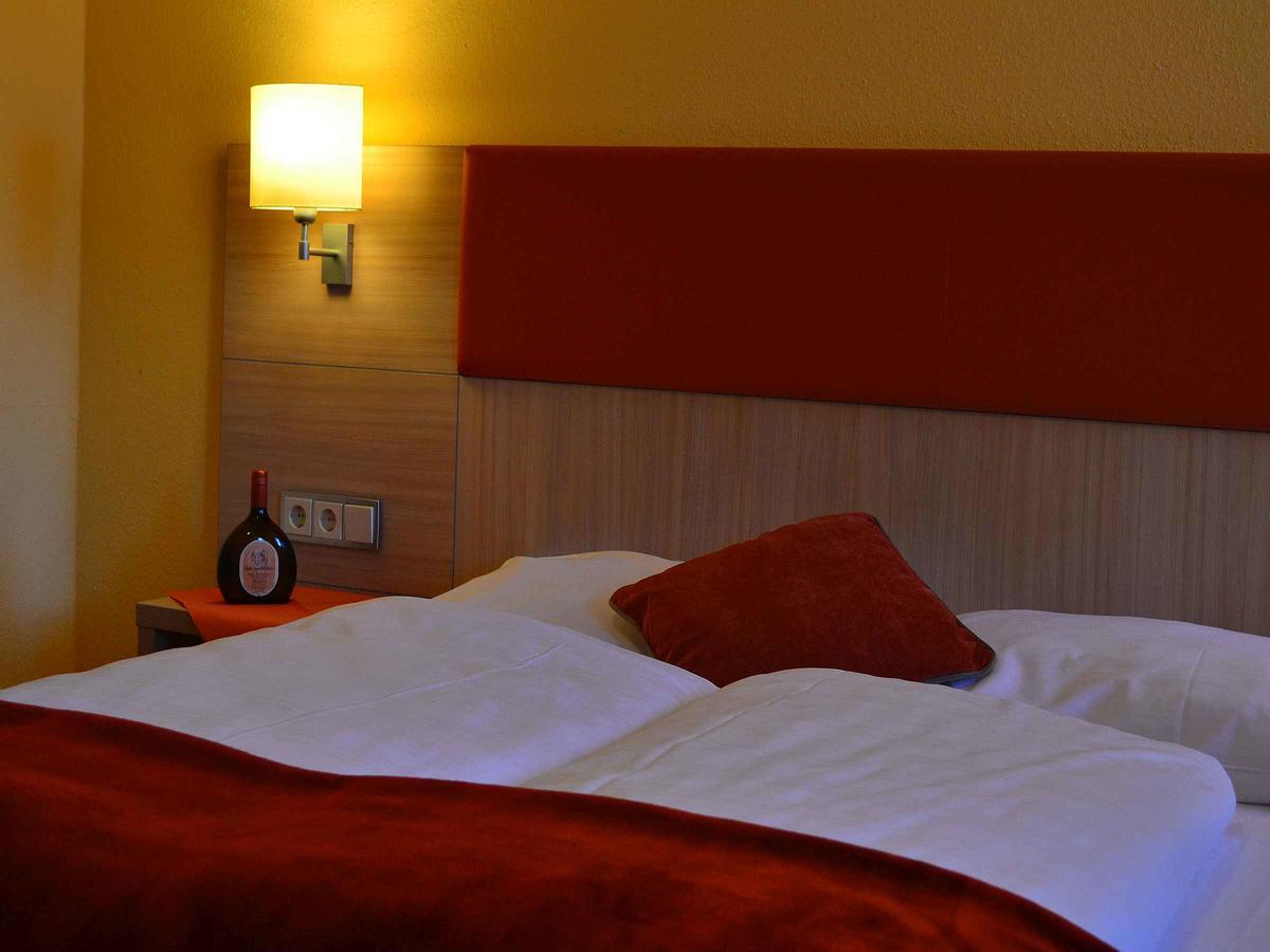 Hotel-Gasthof Rotes Ross Markt Einersheim Экстерьер фото