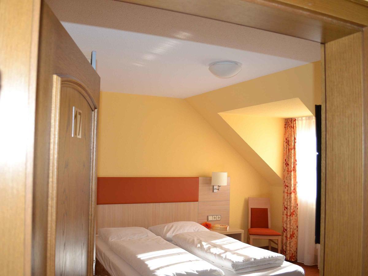 Hotel-Gasthof Rotes Ross Markt Einersheim Экстерьер фото