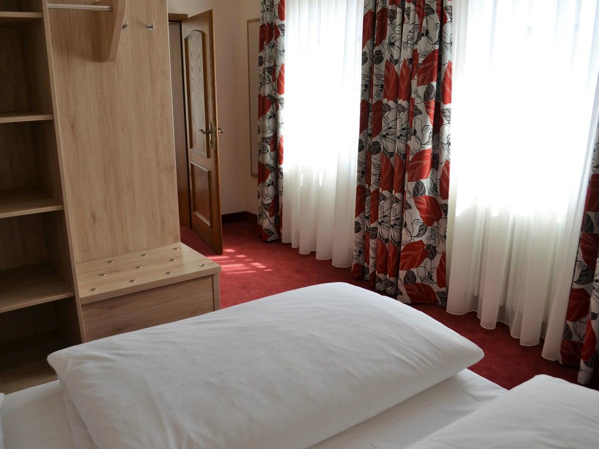 Hotel-Gasthof Rotes Ross Markt Einersheim Экстерьер фото